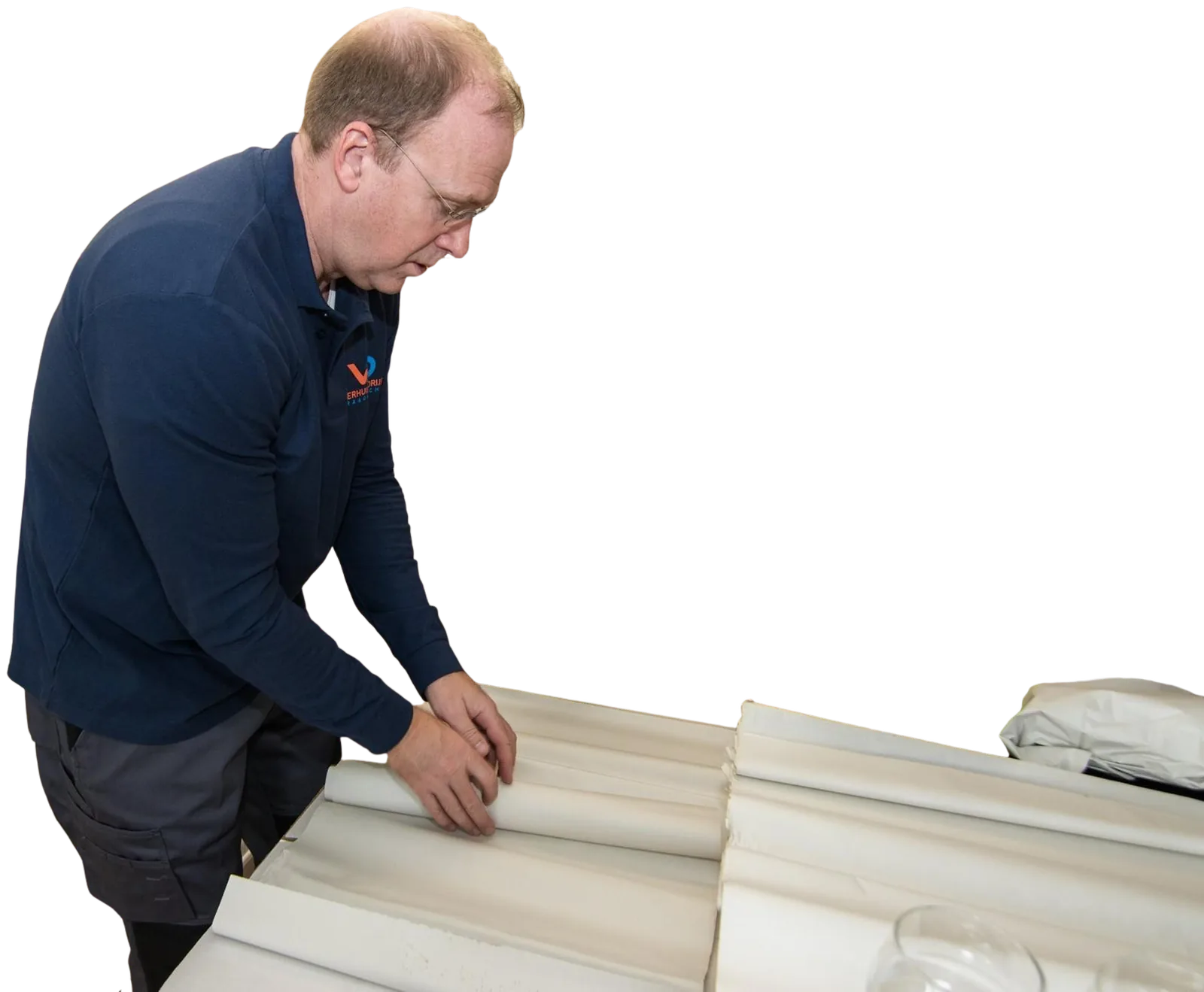 Verhuizer van Verhuisbedrijf Draagkracht pakt zorgvuldig in