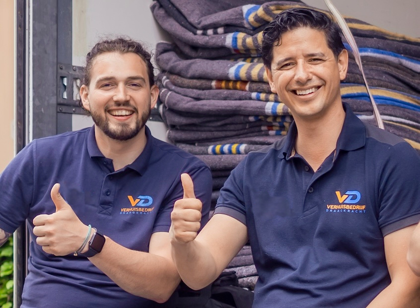 Verhuizers van Verhuisbedrijf Draagkracht met verhuisdekens in de wagen